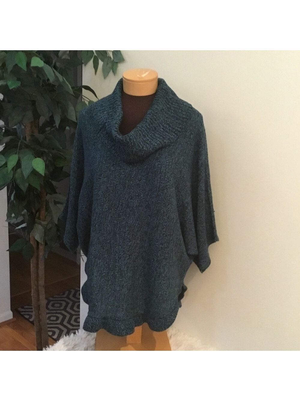 STUDIO Works size large short sleeve sweater